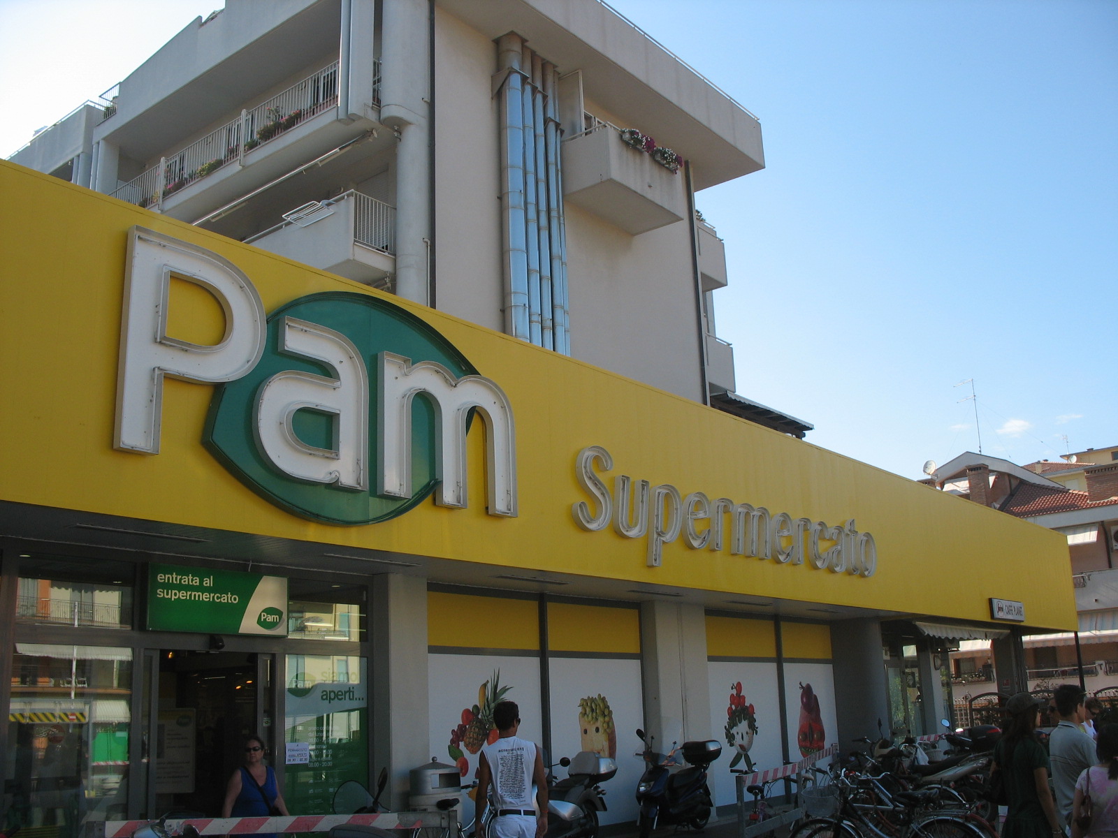 [Pam+supermarket.JPG]