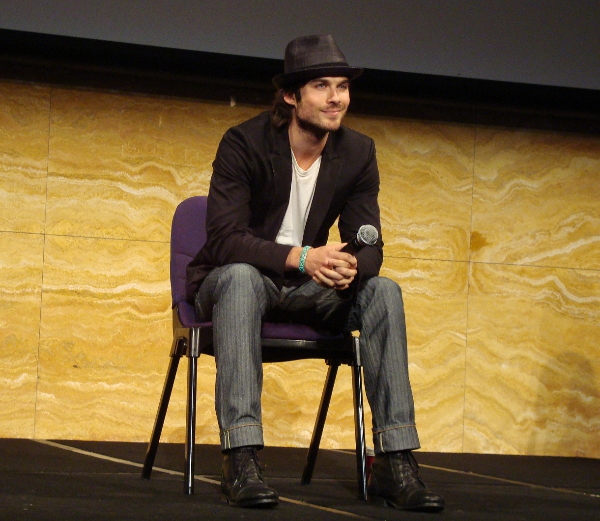 http://3.bp.blogspot.com/_Chk8LUq01wI/TDHFniMNdWI/AAAAAAAAAZo/WiPuiRg6c6s/s1600/ian-somerhalder-sydney-australia-hub-productions-convention-2.jpg