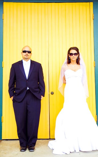 yellow barn wedding picture, creative wedding photos san diego