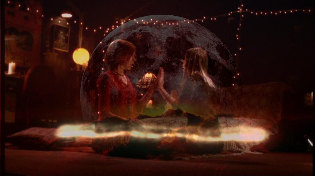 [willow+tara+red+moon.jpg]
