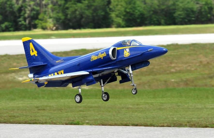 Blue Angels Vs Top Gun 9 GHETTO FLYERS Aviation News, Airplanes, Photos, R/C Airplanes