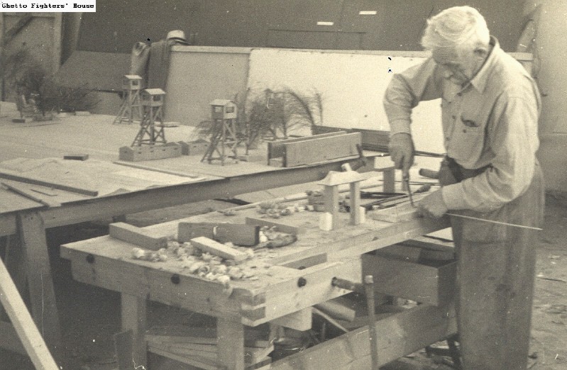 [Holohoaxer-Yankel-Wiernik.jpg]