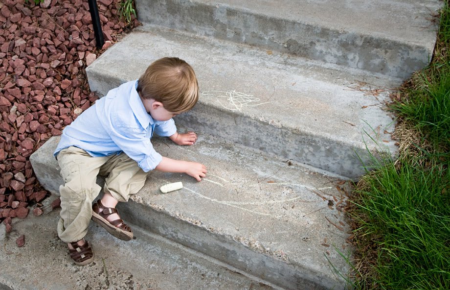 [boy+on+steps.jpg]