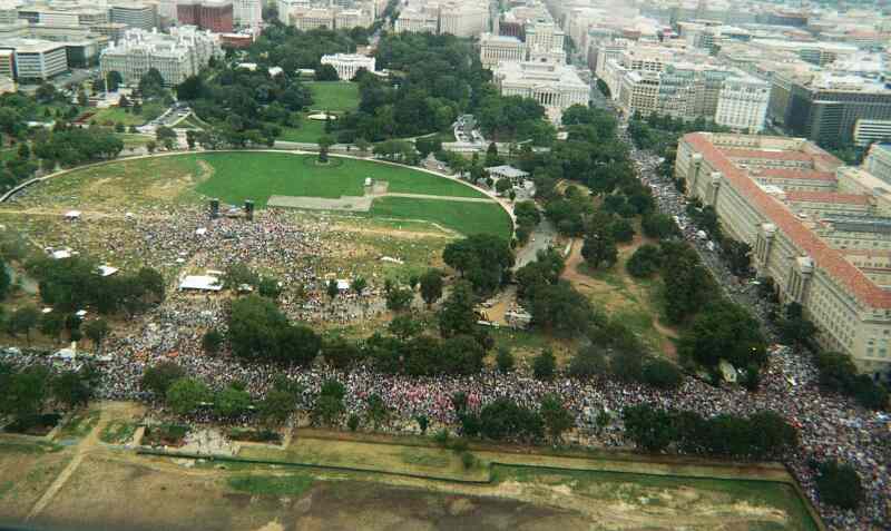 [1dcprotest9_2005.jpg]