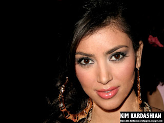 Kim Kardashian Big earings wallpaper