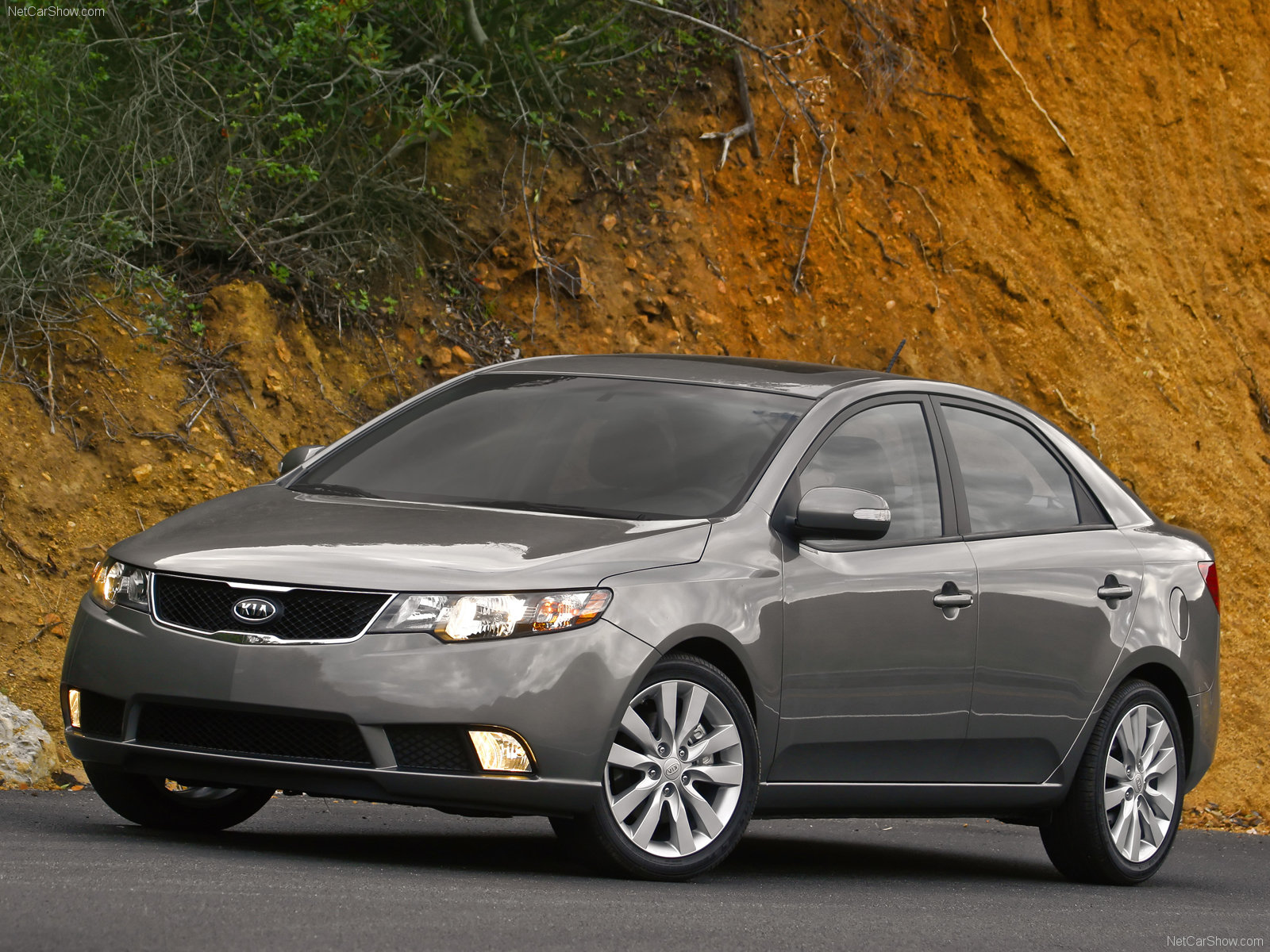 http://3.bp.blogspot.com/_D5hgPjGJZ54/TC-J3u8ToFI/AAAAAAAADEc/LV8HH4PNBW4/s1600/Kia-Forte_2010_1600x1200_wallpaper_04.jpg