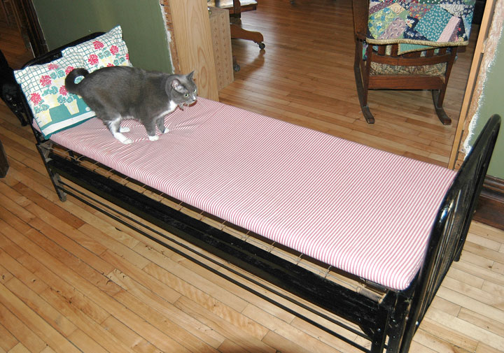 Shallow Thoughts from Iowa Trash Day find Old cot or daybed project