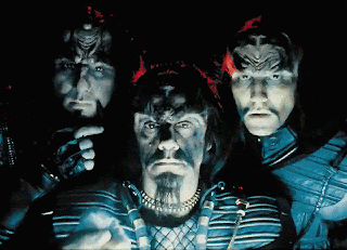 Unbeknownst to Kruge, his crew member was indulging in the Klingon equivalent of holding up rabbit ears behind your head. Silly Klingon.