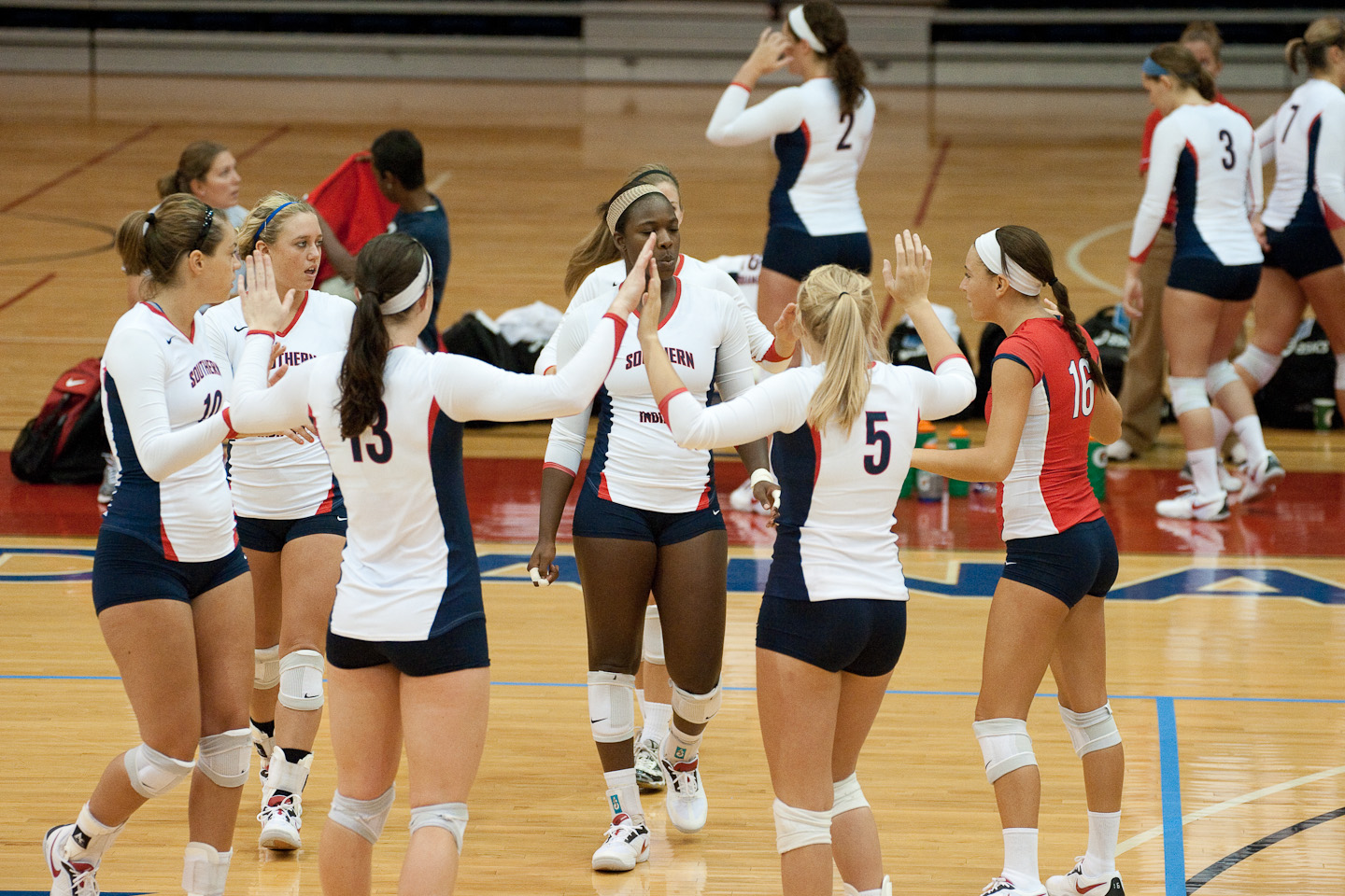 USI Screaming Eagles Volleyball