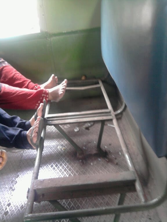 [trainseat1.JPG]