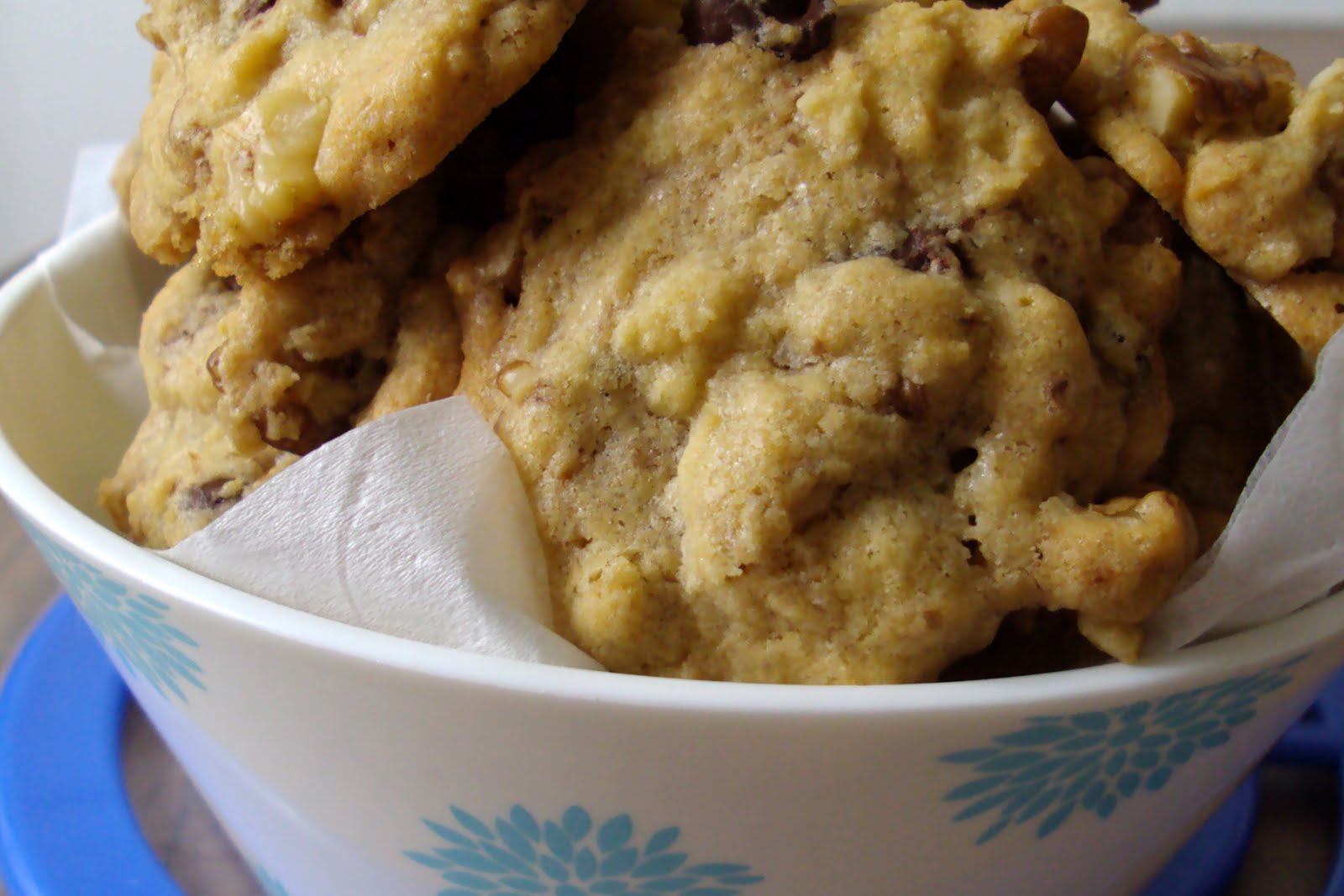 YUMMY BAKES Crunchy chocolate chips cookies