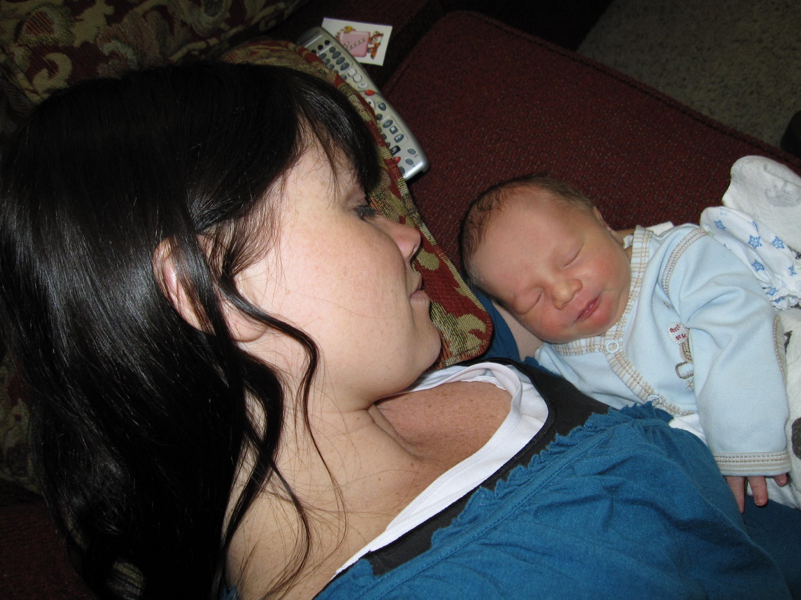 [Mom+and+baby+Gavin+2+days+old.4.22.09.jpg]