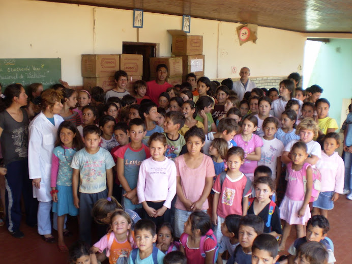 Los padrinos mandaron juguetes a todos los alumnos por el día del niño