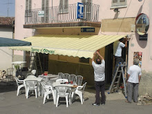 Lavori in corso all'Osteria. Tenda esterna ok, ora tocca alle insegne e poi...e poi.