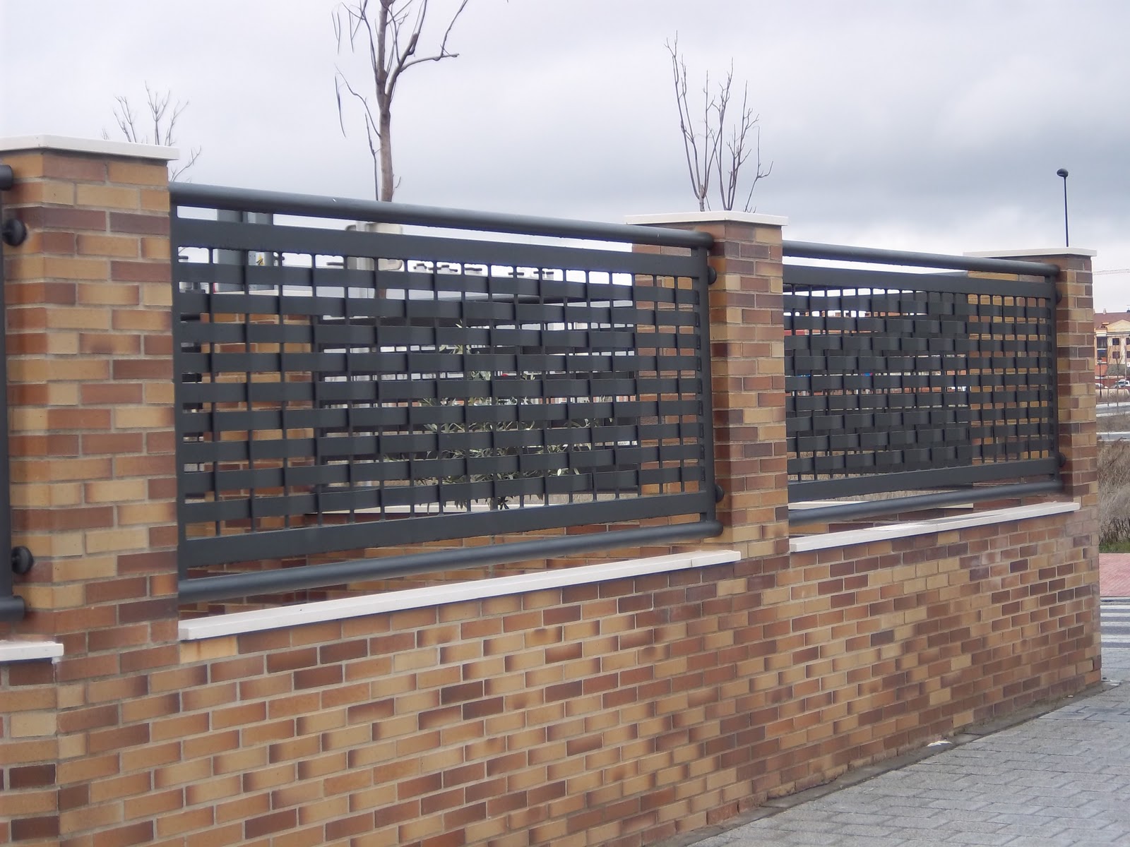 NORBEL CARPINTERIA METÄLICA Y ACERO INOXIDABLE: CHALET MODELO ARBOLADA