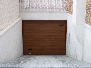 NORBEL CARPINTERIA METÄLICA Y ACERO INOXIDABLE: PUERTA SECCIONAL COLOR