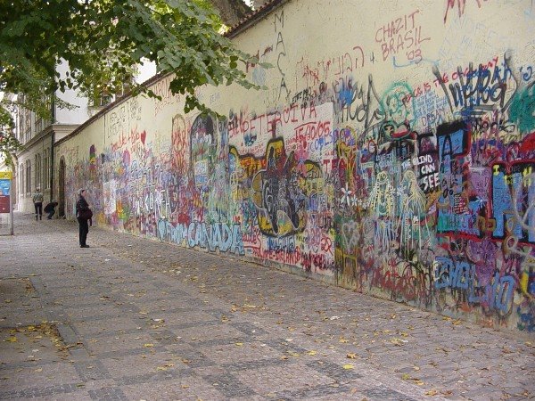 [lennonwall.jpg]