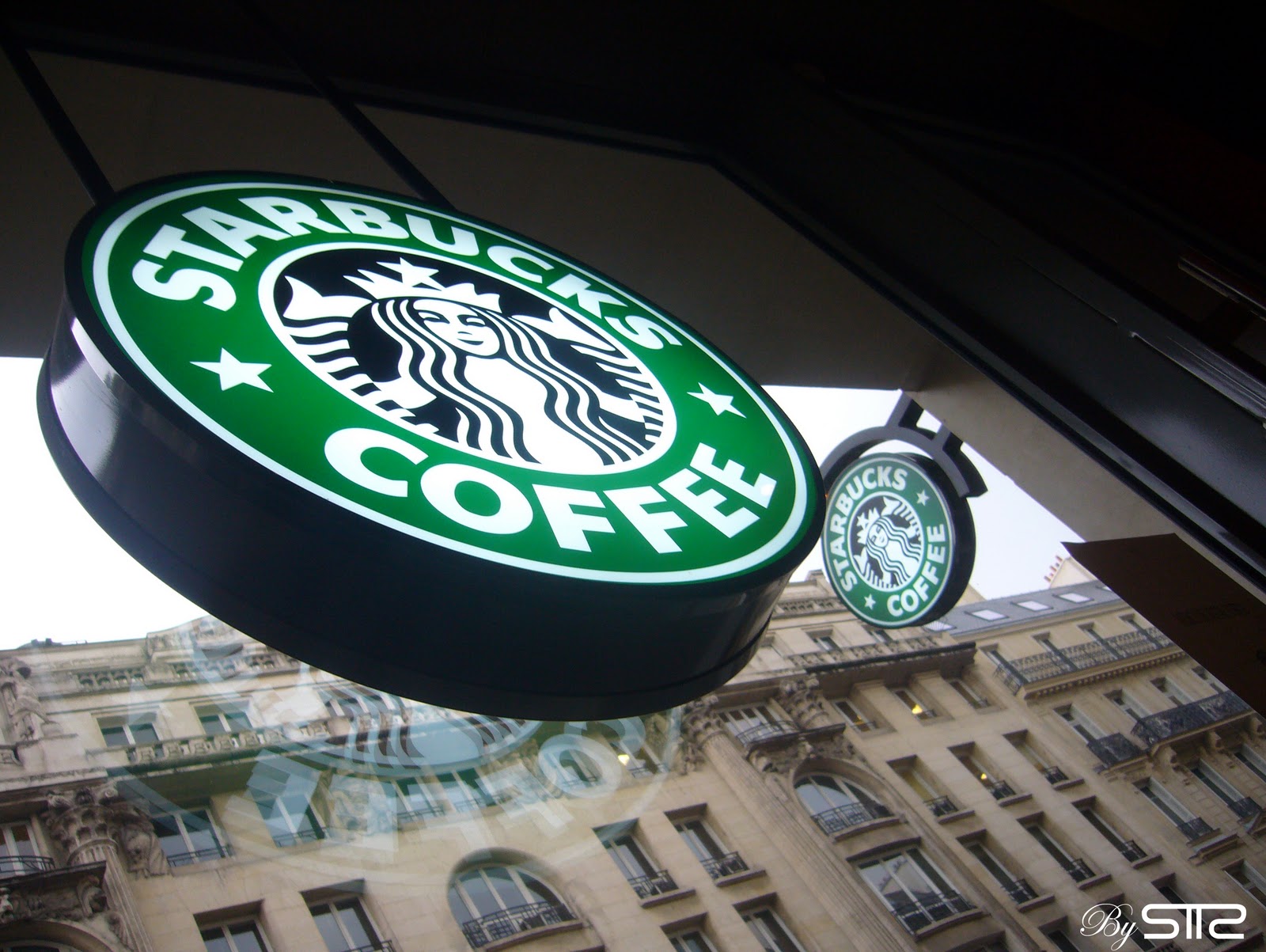 SanTTcheZ STARBUCKS 40ans et son logo devient Icône.