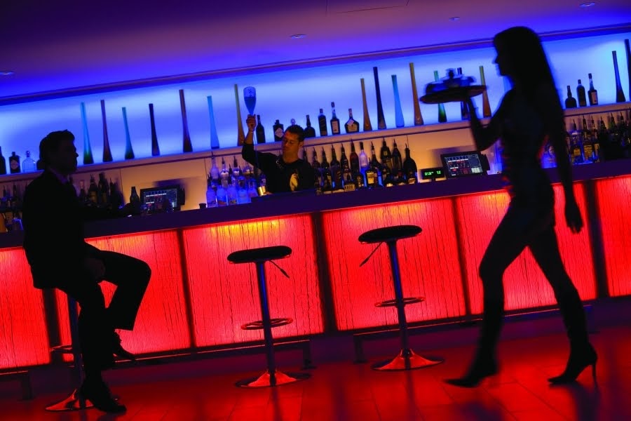 DC On Pose Ultra Lounge and