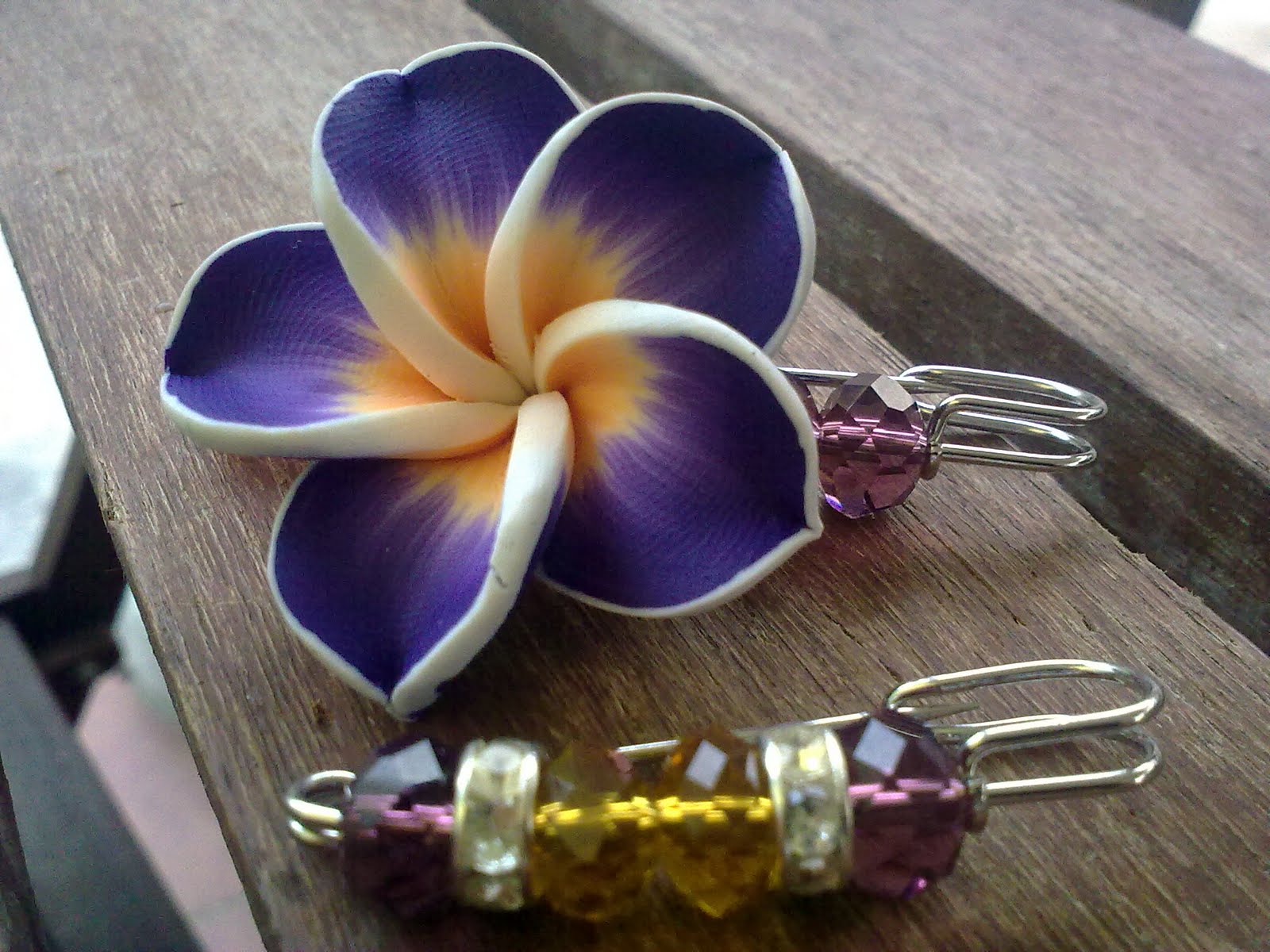 Pin Tudung Bunga