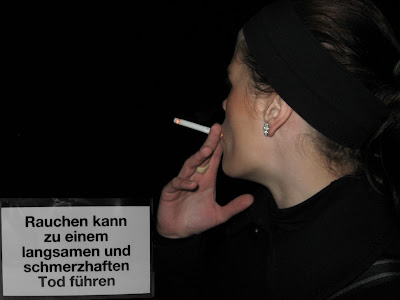 Der Kampf auf der Gitarre auf das Lied die Mutter ich hat Rauchen aufgegeben