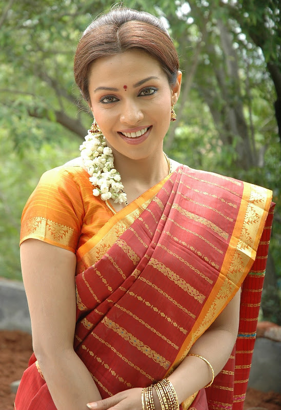 Actress Asha Saini FloraMayuri in Hot Saree HQ Photos Gallery sexy stills