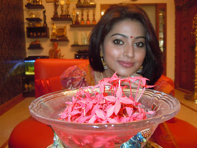 sneha pongal special traditional saree actress pics