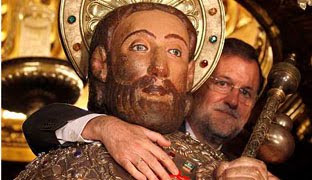 Rajoy abraza al santo