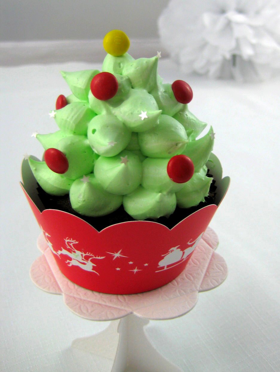 Bubble and Sweet: Peppermint Marshmallow Christmas Tree Hi Hat cupcakes