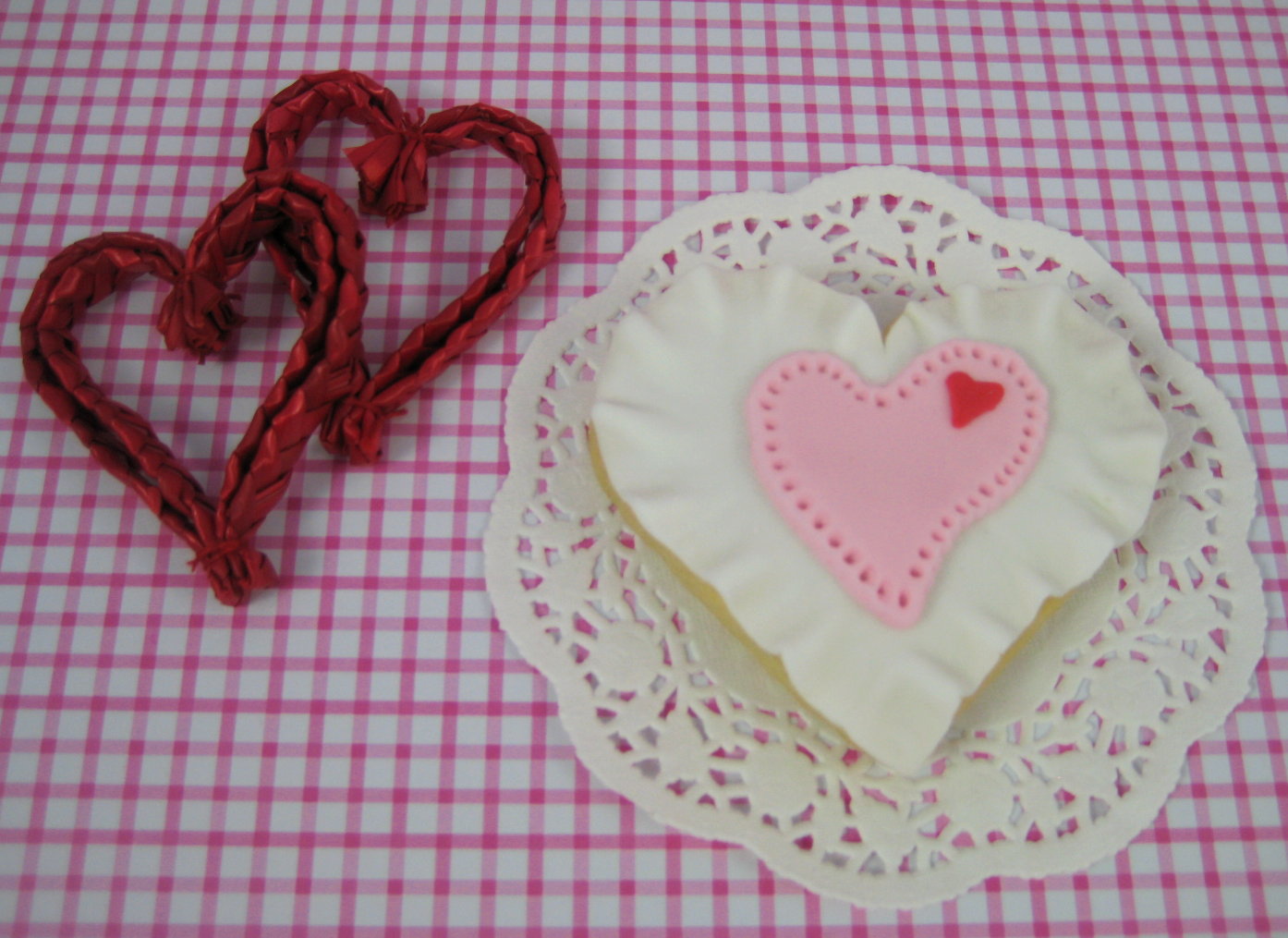 Bubble and Sweet Valentine Vintage Ruffle Heart Cookies