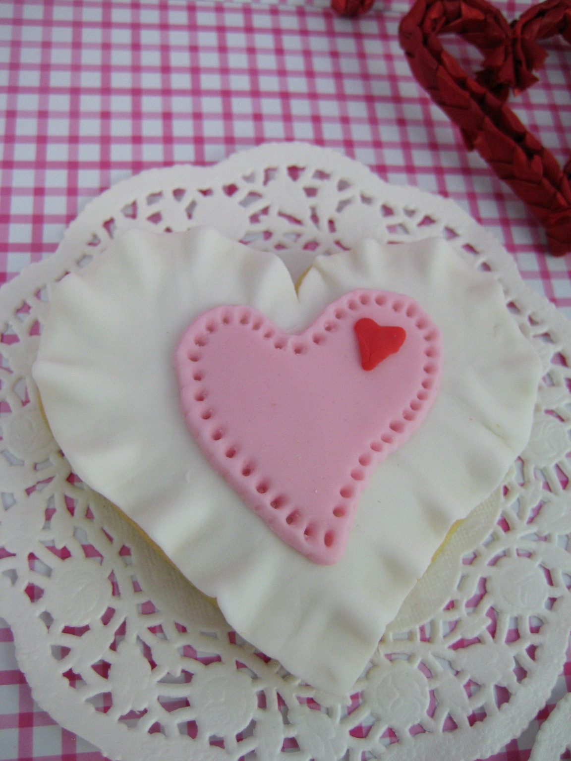 Bubble and Sweet Valentine Vintage Ruffle Heart Cookies