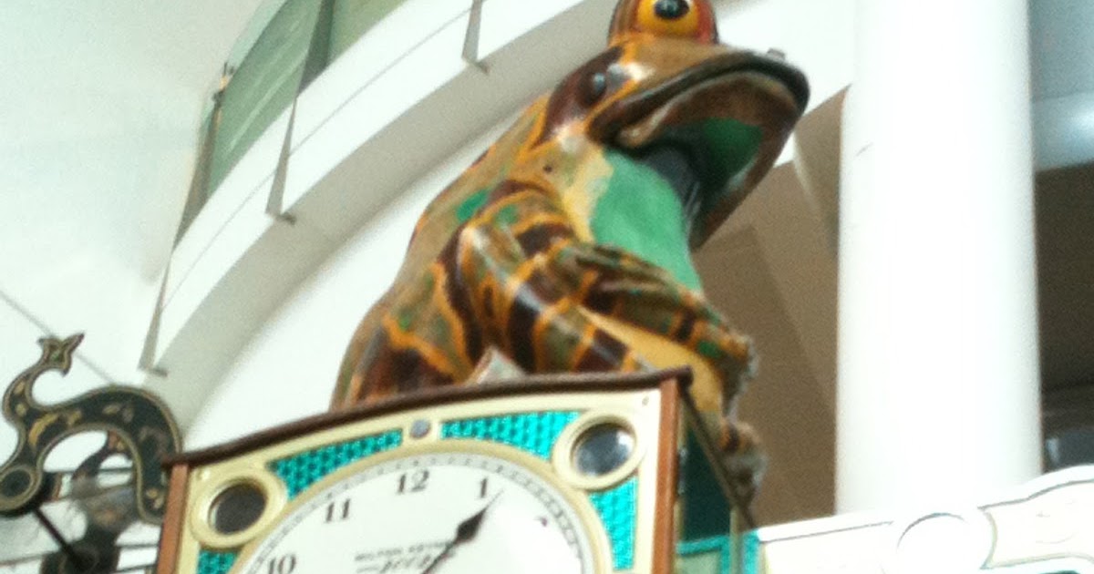 Milton Keynes Sculptures Frog clock Christopher Kit Williams, Shopping