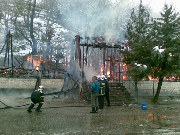 [dhm+sxol+palaiokaryas.jpg]