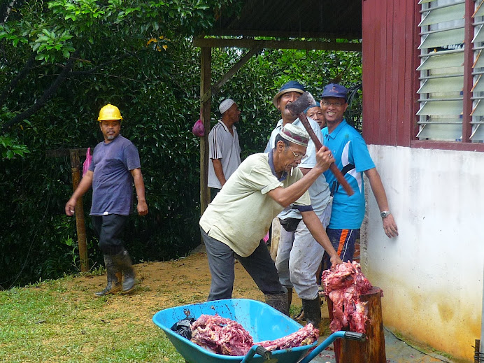 proses menetak tulang2 utk di buat sup