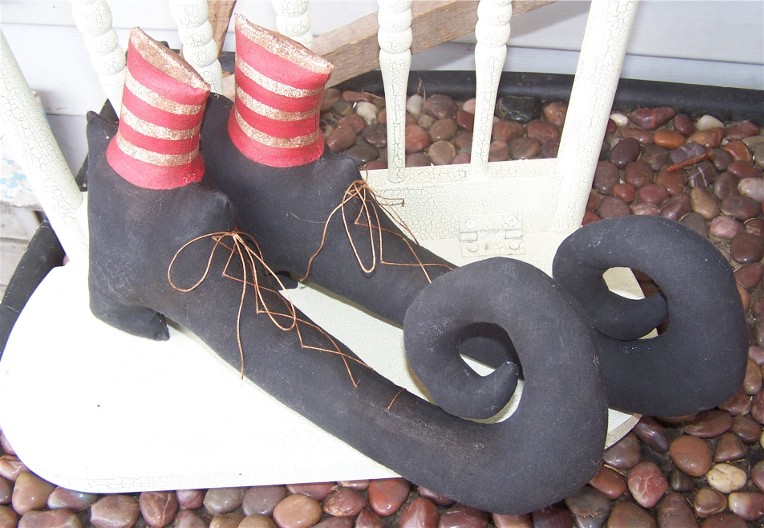 Primitive Life in the Hollow Witchy Clodhoppers! Primitive Life in the Hollow Witchy Clodhoppers!