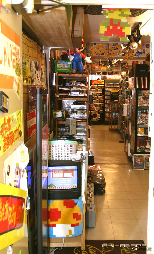 Conheçam a Super Potato, a mais famosa loja de retro games do Japão SP+inside+other11