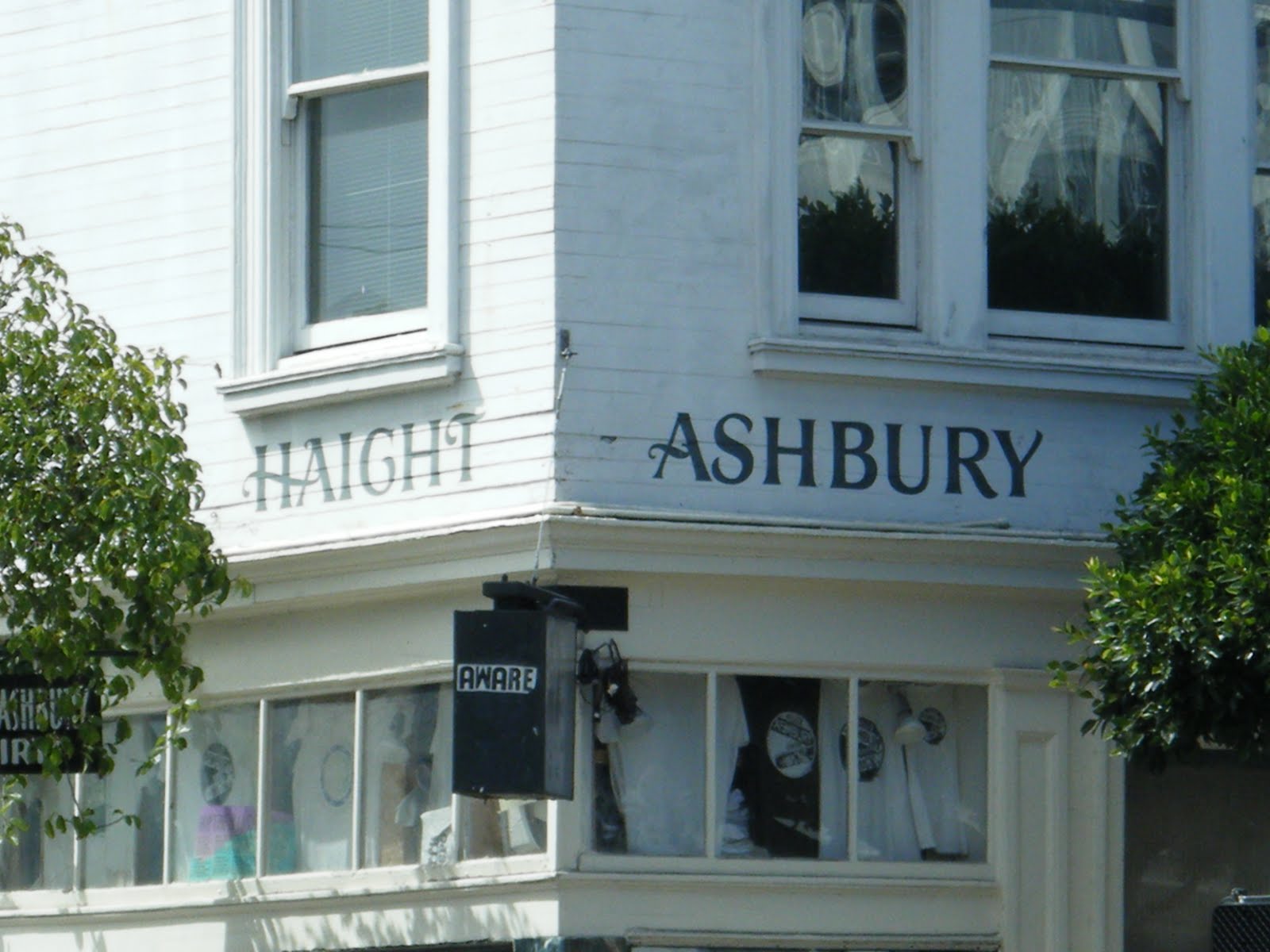 [Haight+Ashbury.JPG]