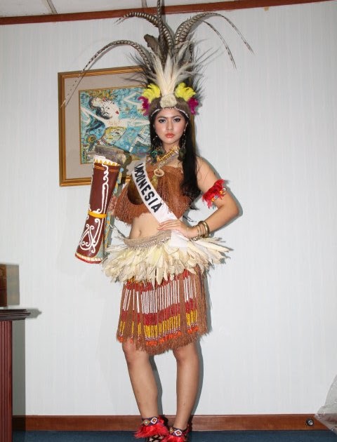 hemmmmm... Indonesia National costume for Miss Universe 2010  Miss