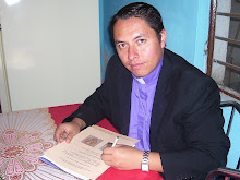 + Monseñor Victor, Arzobispo Católico Vetero de México.
