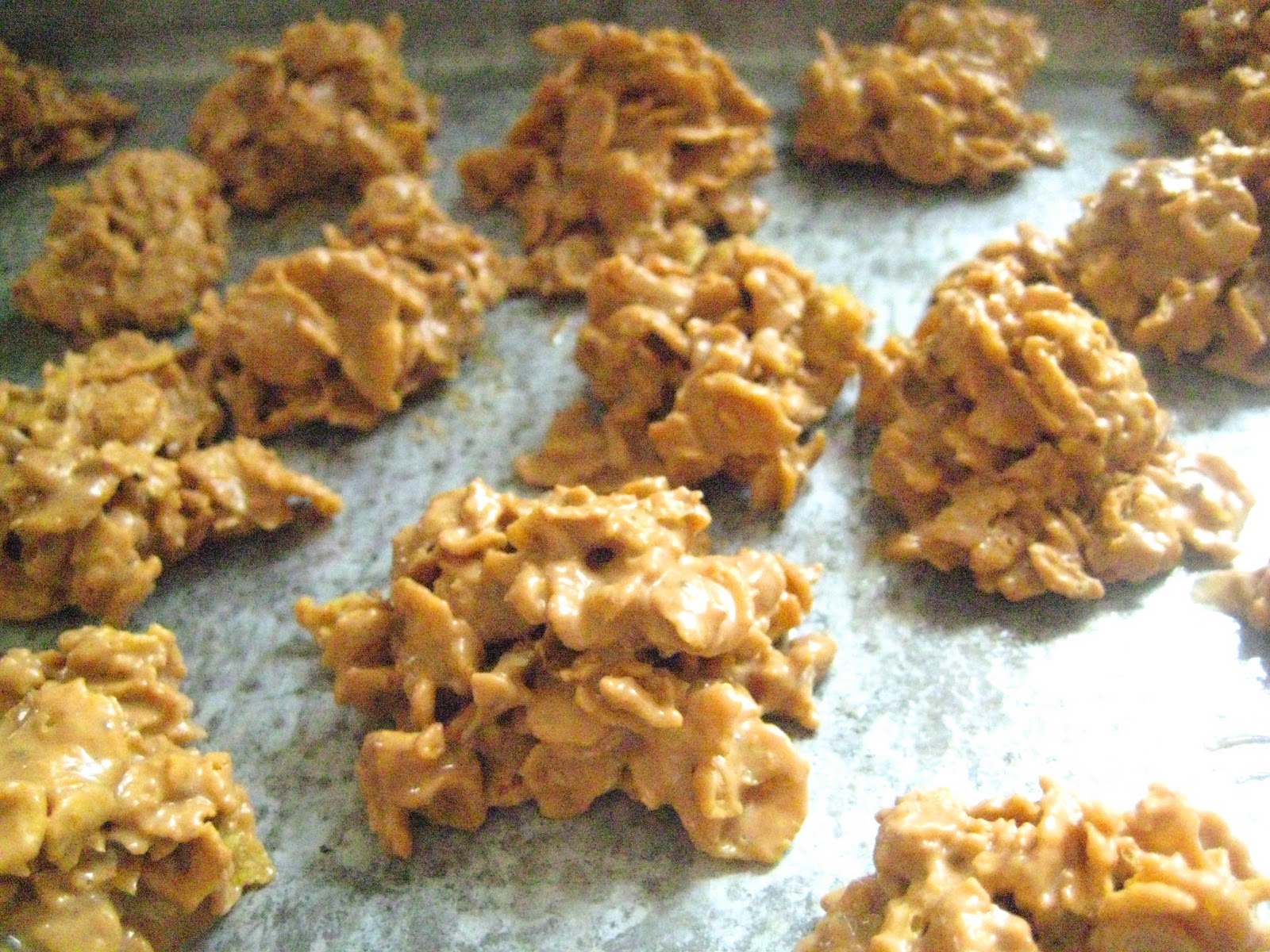 My Homemade Life Christmas Tin CRUNCHIES...........SnackaLicious!