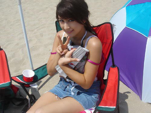 leah dizon beach photos 03