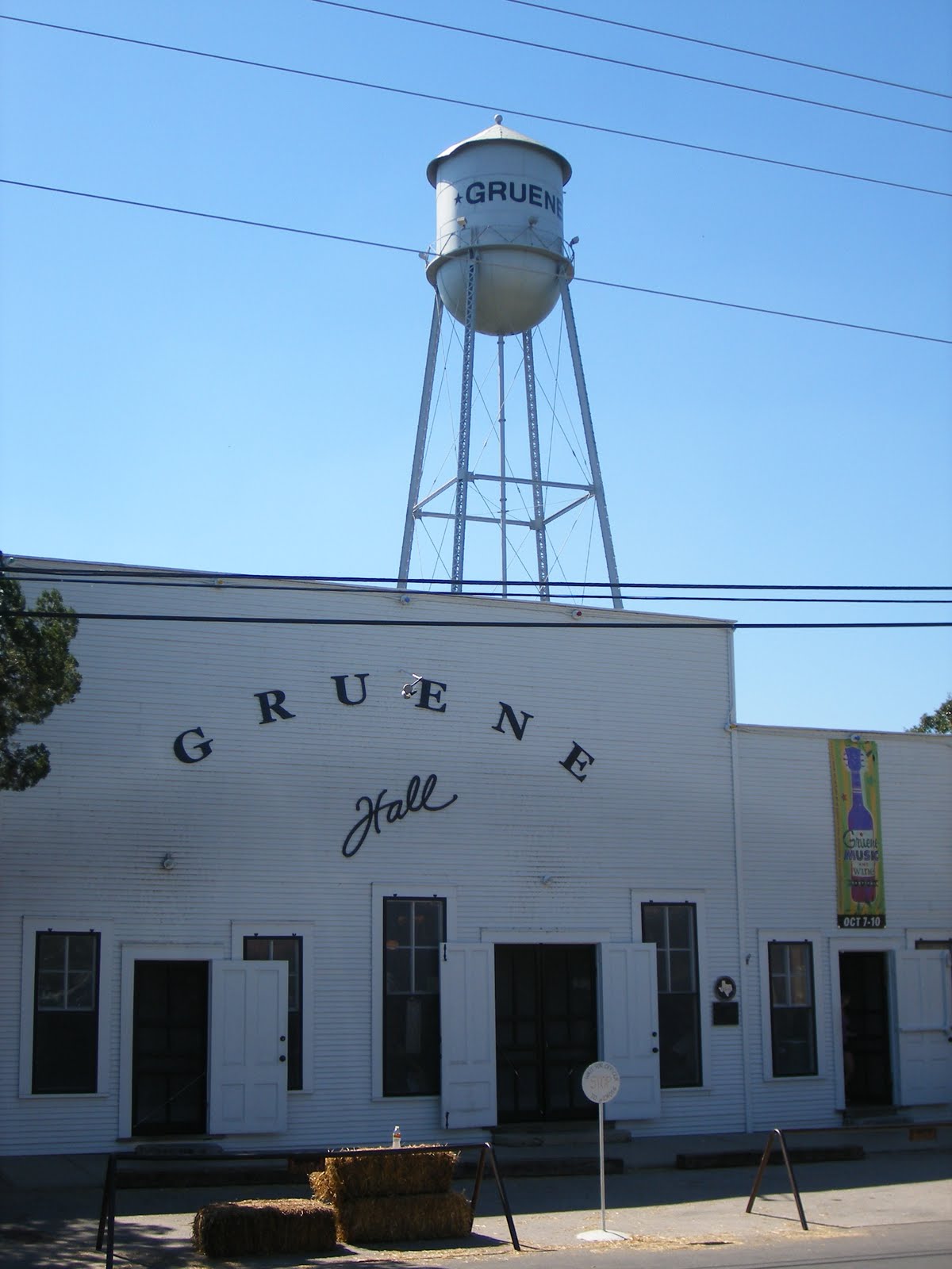 Asiel�s Restaurant Lake Jackson, TX Skull and tusks of a