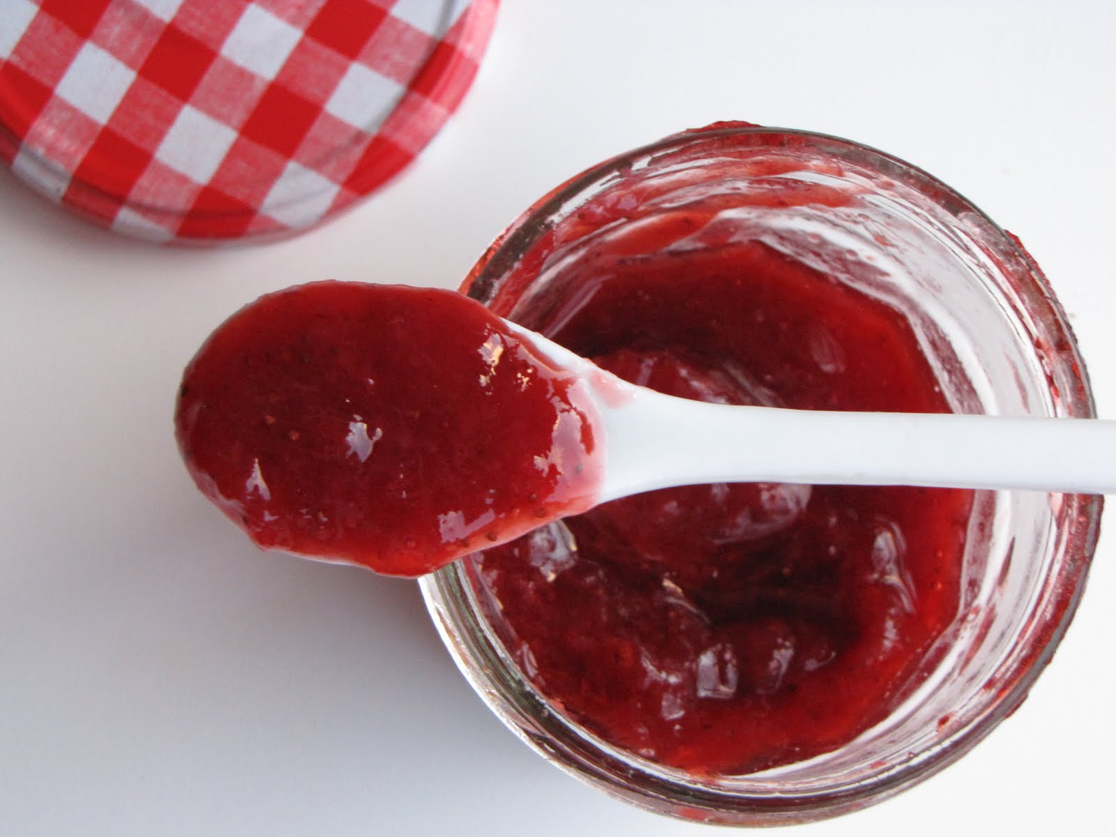 table etc. Strawberry Jam (with AgarAgar)