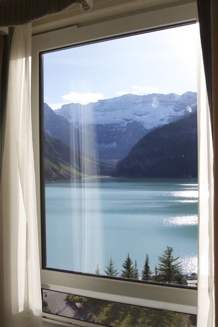 [View+from+lake+louise.jpg]