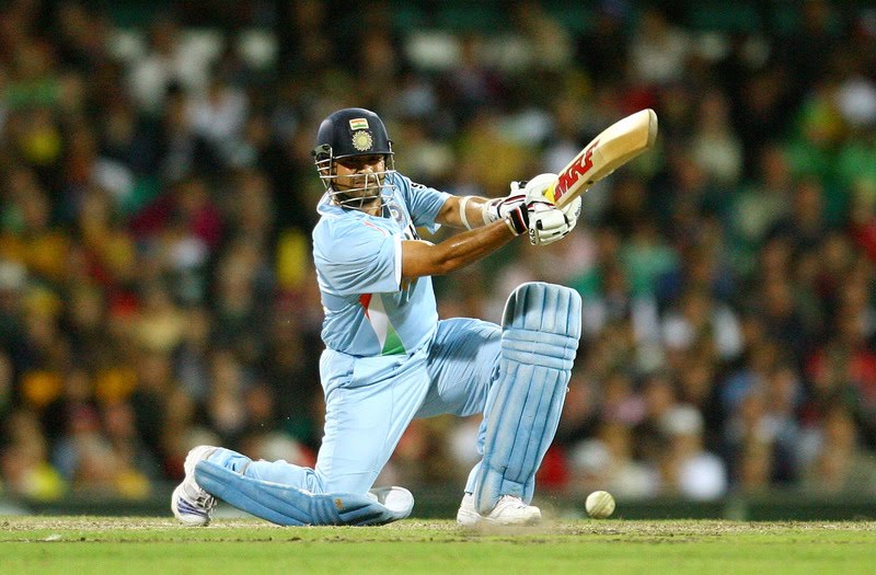 Sachin+Tendulkar%27s+playing+an+aggressive+Shot+vs+world+cricketers+wallpapers.jpg