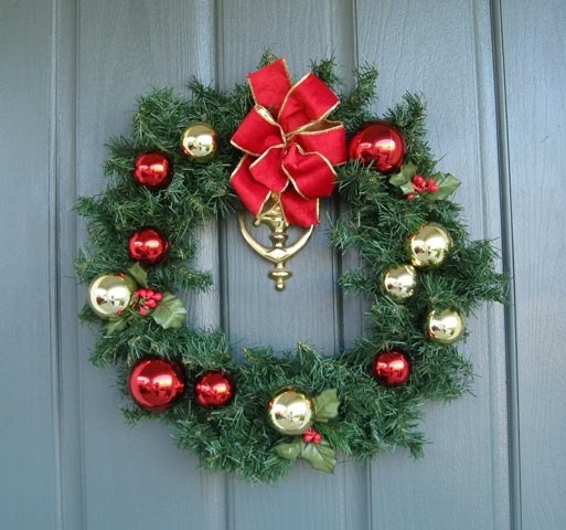 The Paper Pony: Clothes Hanger Christmas Wreath