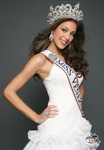 Dayana Mendoza in her white gown