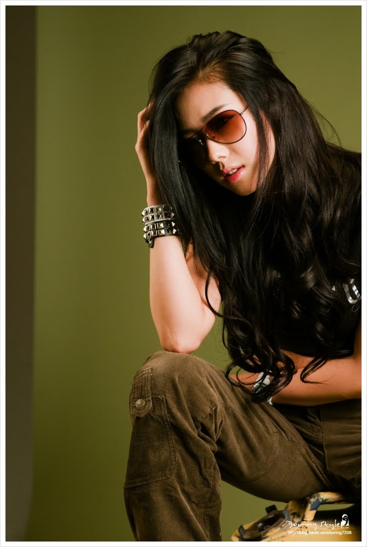 [Kim-Ha-Yul-Stomach-13.jpg]