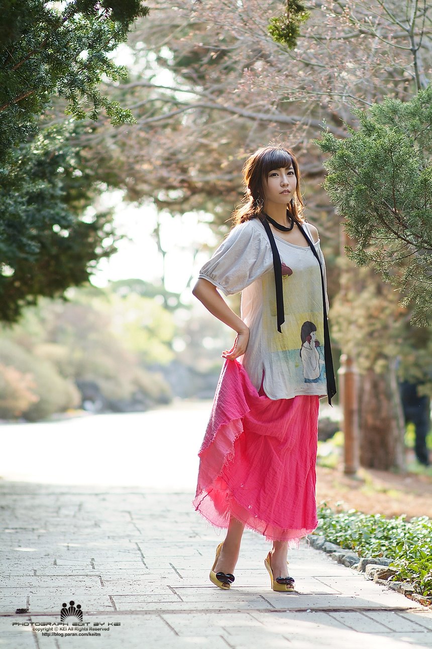 [gu-ji-sung-fuchsia-skirt-08.jpg]