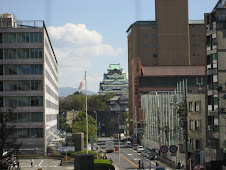 窓から大阪城が見えます